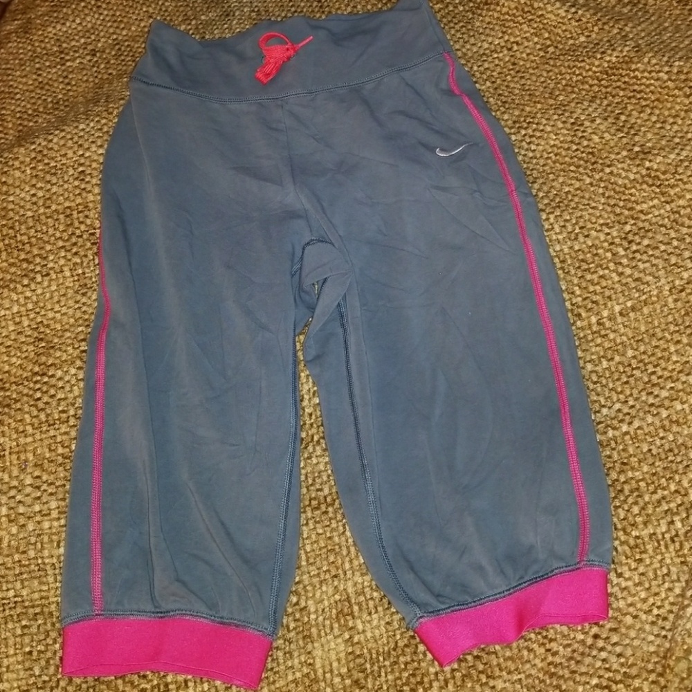 Girl's Nike Dri--Fit Capris, size Medium